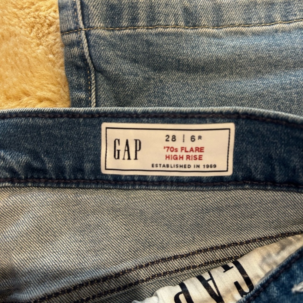 GAP Two-Tone Blue Flare Jeans with Dark Side Panels - Picture 3 of 4